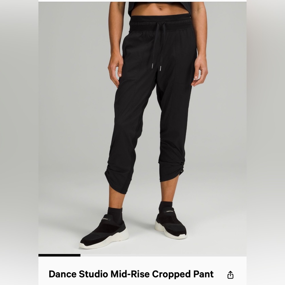 Lululemon Dance Studio mid rise cropped pant. Black size 8